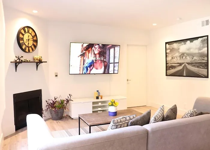 West Hollywood 2 Bedroom 2 Bath With Pool