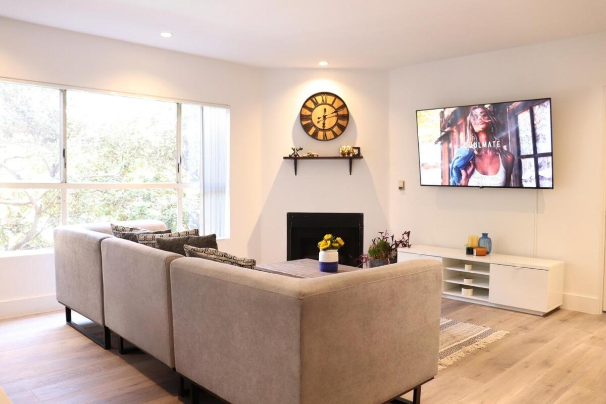 West Hollywood 2 Bedroom 2 Bath With Pool