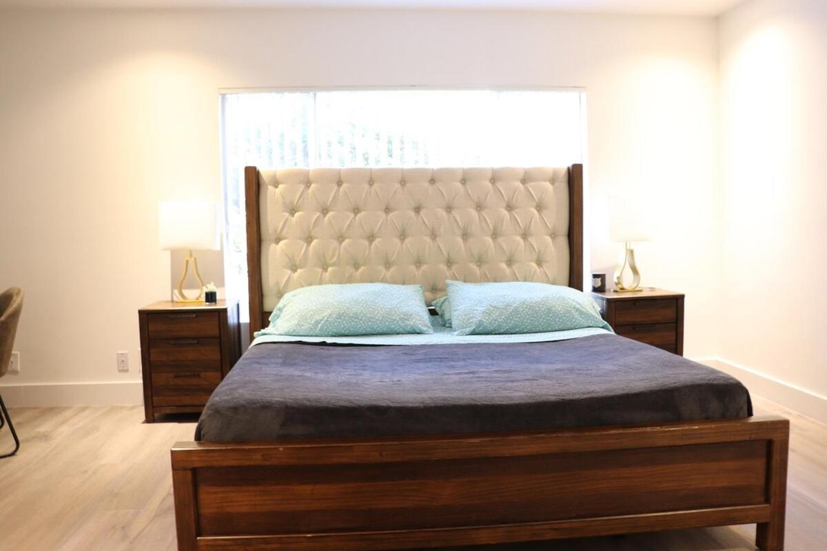 West Hollywood 2 Bedroom 2 Bath With Pool Los Angeles