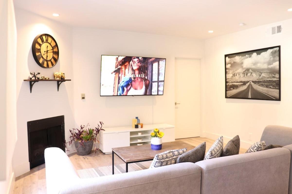 West Hollywood 2 Bedroom 2 Bath With Pool Apartment *